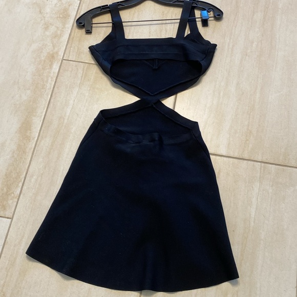 SEXY! SEXY!! Little black BCBGMAXAZRIA dress. Great for the holidays!!!! - Picture 4 of 6